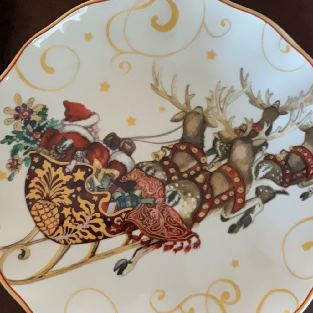 Williams-Sonoma China. 4 place settings. 12 items total